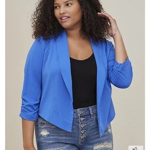 Torrid LIGHT CREPE RUCHED SLEEVE BLAZER size 00